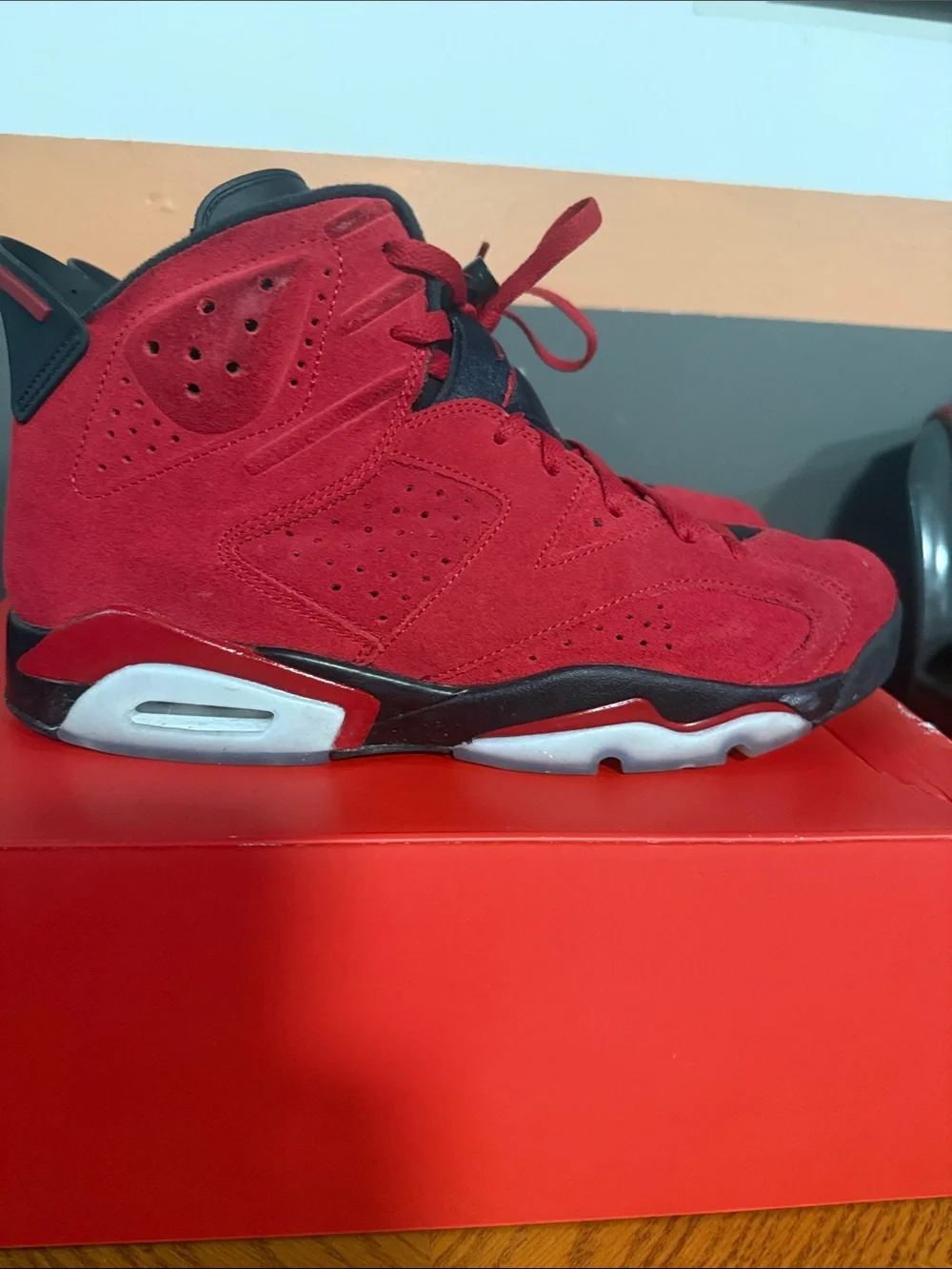 Air Jordan Retro 6 men’s shoe